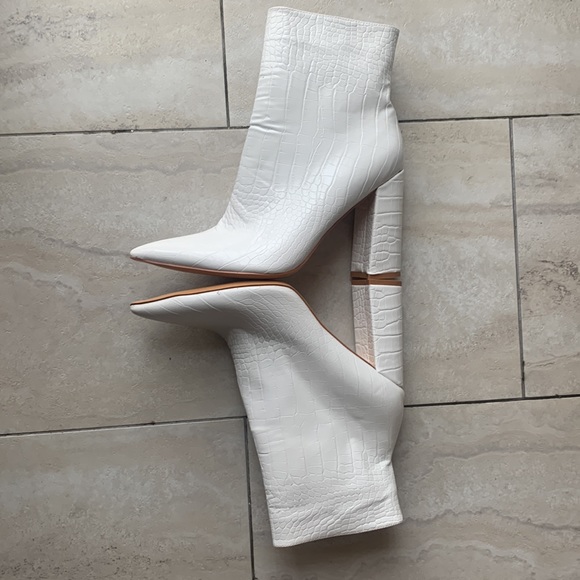 White lanimal print Ankle high boots - Picture 4 of 4